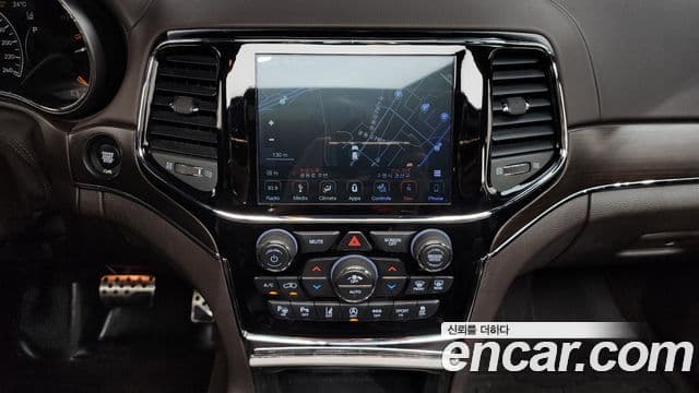 Jeep Grand Cherokee 2019 — Фото 13/20