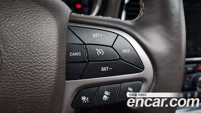 Jeep Grand Cherokee 2019 — Фото 16/20