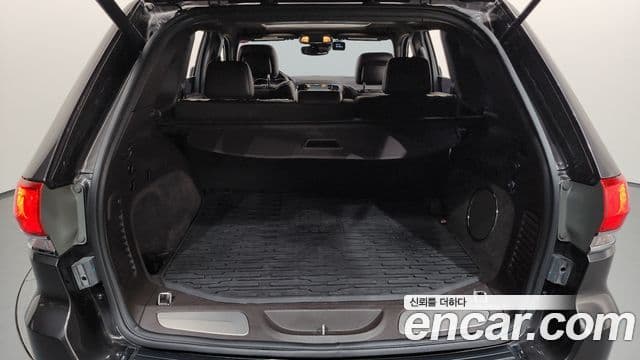 Jeep Grand Cherokee 2019 — Фото 19/20