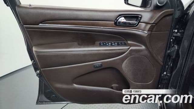 Jeep Grand Cherokee 2019 — ფოტო 36/36