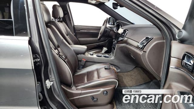 Jeep Grand Cherokee 2019 — ფოტო 4/36