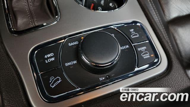 Jeep Grand Cherokee 2019 — ფოტო 24/36