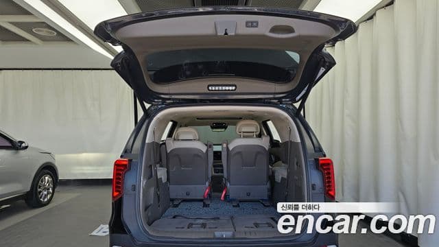 Kia Carnival 2024 — Фото 17/20