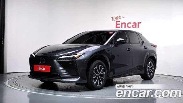 Lexus RZ450e 2023 — Photo 11/32