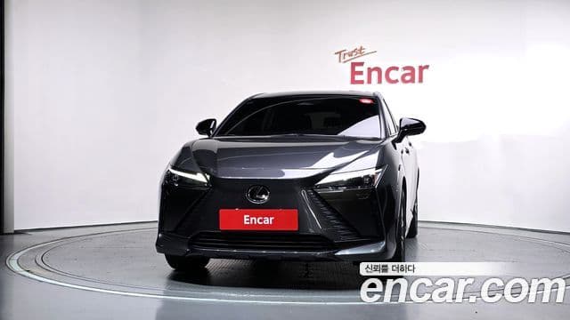 Lexus RZ450e 2023 — Photo 23/32