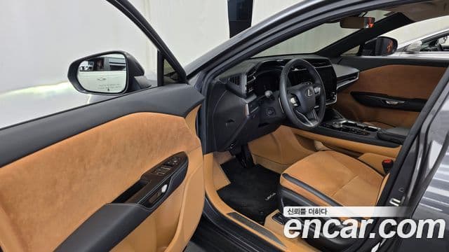 Lexus RZ450e 2023 — Photo 24/32
