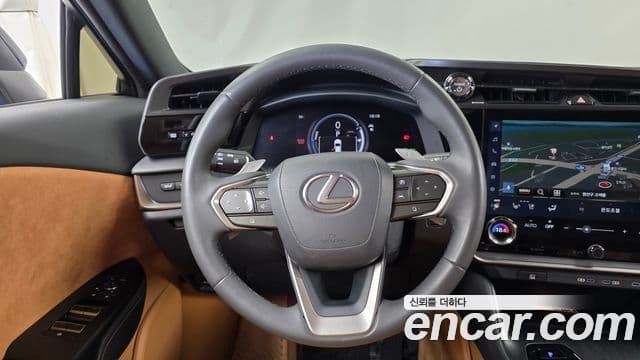 Lexus RZ450e 2023 — Photo 26/32