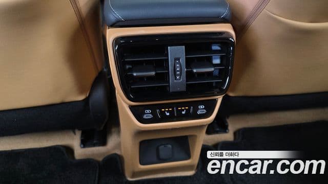 Lexus RZ450e 2023 — Photo 17/32