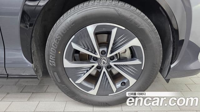 Lexus RZ450e 2023 — Photo 10/32