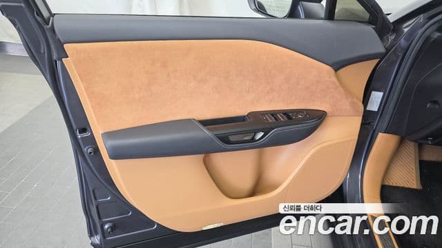 Lexus RZ450e 2023 — Photo 6/32