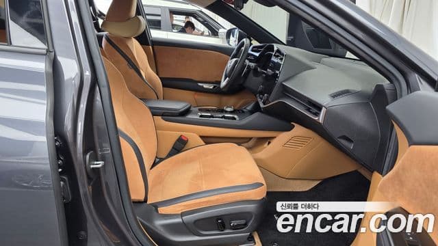 Lexus RZ450e 2023 — Photo 19/32
