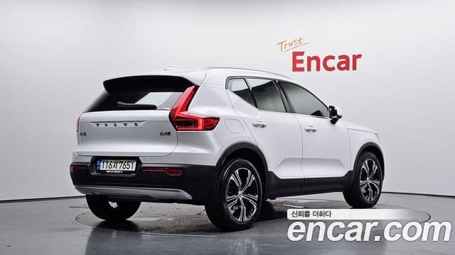 Volvo XC40 2021 — Фото 2/20