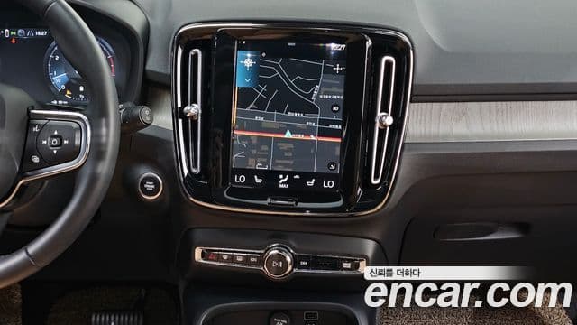 Volvo XC40 2021 — Фото 14/20