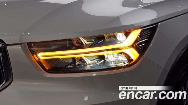 Volvo XC40 2021 — Şəkil 21/35