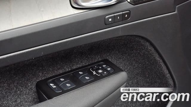 Volvo XC40 2021 — Şəkil 7/35