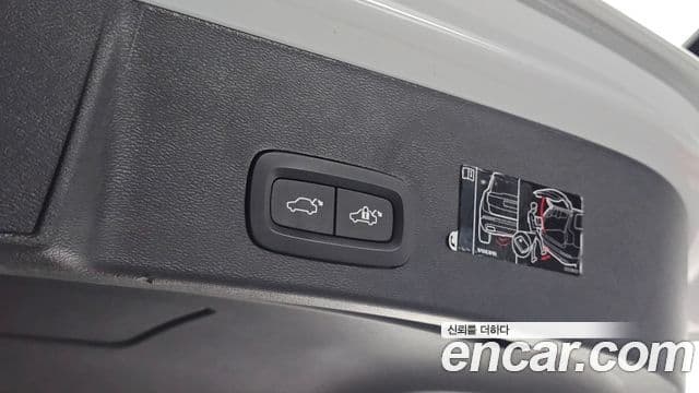 Volvo XC40 2021 — Şəkil 30/35