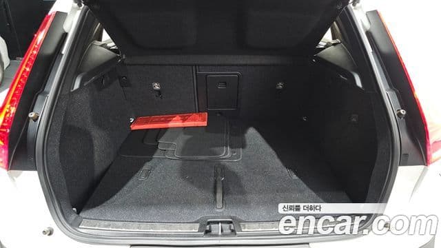 Volvo XC40 2021 — Şəkil 14/35