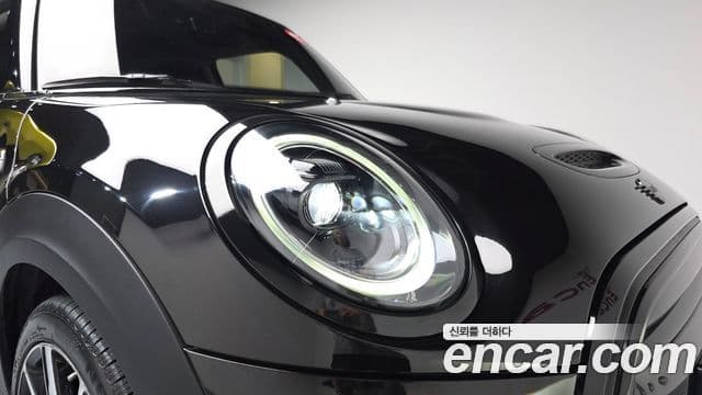 Mini Cooper Electric 2022 — ფოტო 22/31