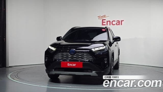 Toyota RAV4 2023 — ფოტო 22/33