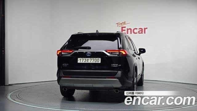 Toyota RAV4 2023 — ფოტო 32/33