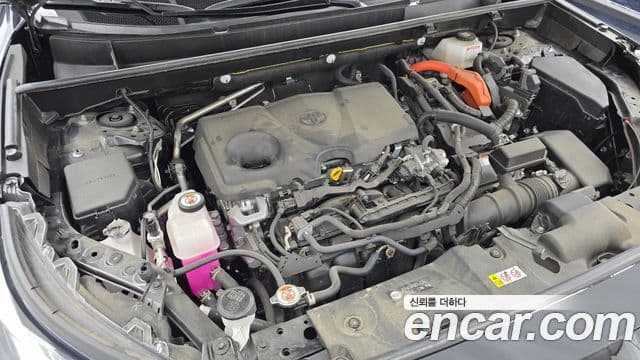 Toyota RAV4 2023 — ფოტო 23/33