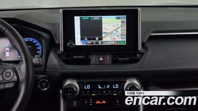 Toyota RAV4 2023 — ფოტო 20/33