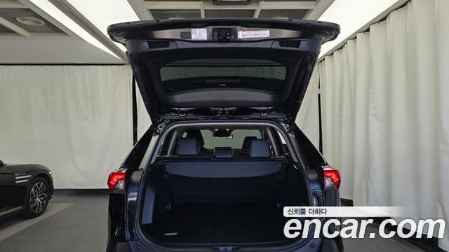 Toyota RAV4 2023 — ფოტო 25/33
