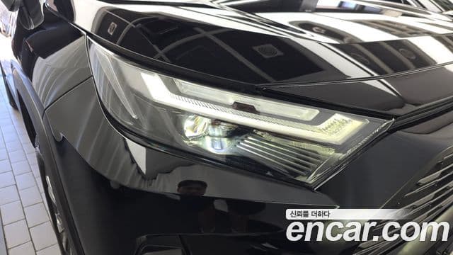 Toyota RAV4 2023 — ფოტო 30/33