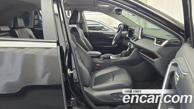 Toyota RAV4 2023 — ფოტო 3/33