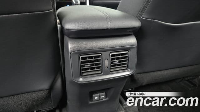 Toyota RAV4 2023 — ფოტო 5/33
