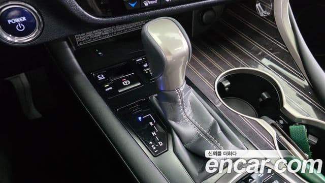Lexus RX450h 2019 — Photo 17/20