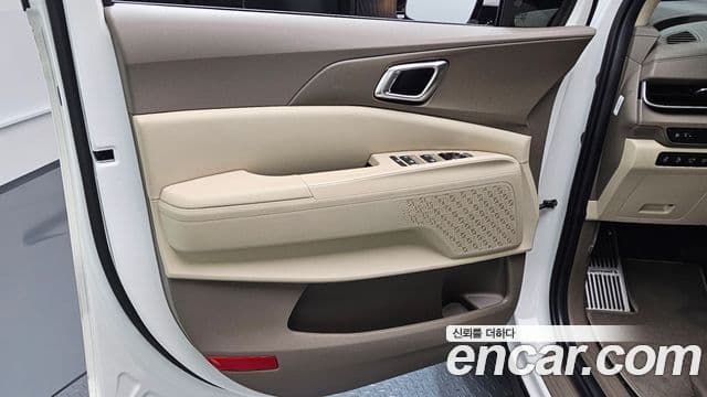 Kia Carnival 2025 — Şəkil 2/36
