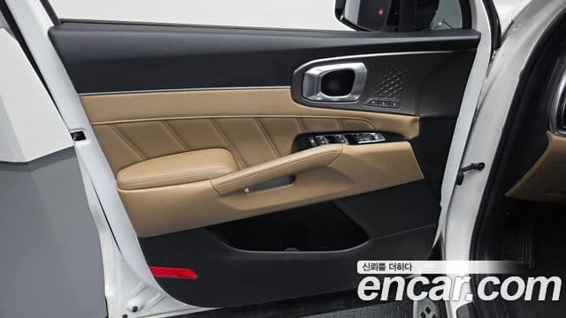 Kia Sorento 2023 — Photo 32/36