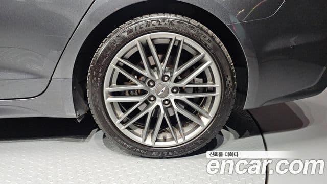 Genesis G70 2018 — ფოტო 33/37