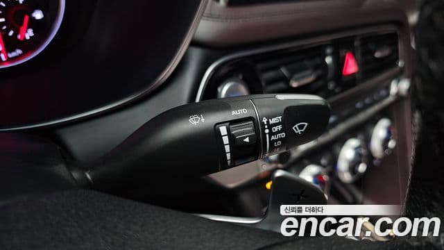 Genesis G70 2018 — ფოტო 14/37