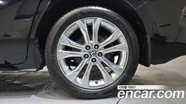 Toyota Sienna 2023 — ფოტო 17/35