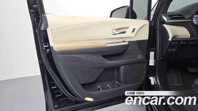 Toyota Sienna 2023 — ფოტო 29/35