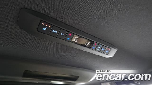Toyota Sienna 2023 — ფოტო 16/35
