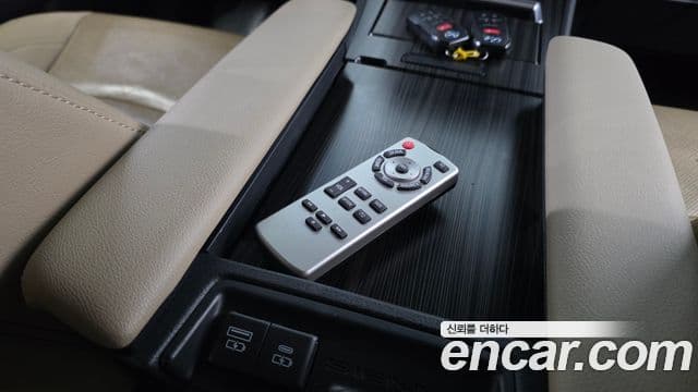 Toyota Sienna 2023 — ფოტო 12/35