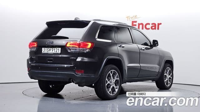 Jeep Grand Cherokee 2019 — Фото 2/20