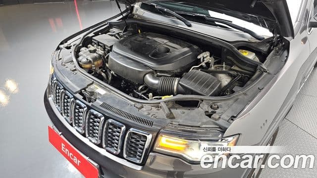 Jeep Grand Cherokee 2019 — Фото 6/20