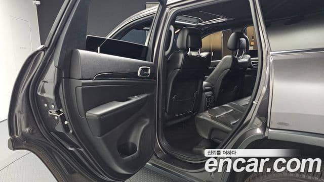 Jeep Grand Cherokee 2019 — Фото 12/20