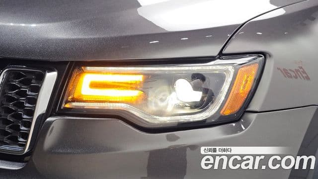 Jeep Grand Cherokee 2019 — Şəkil 21/34