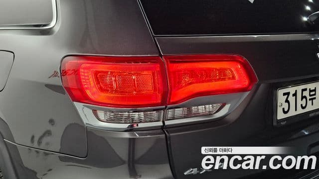 Jeep Grand Cherokee 2019 — Şəkil 15/34