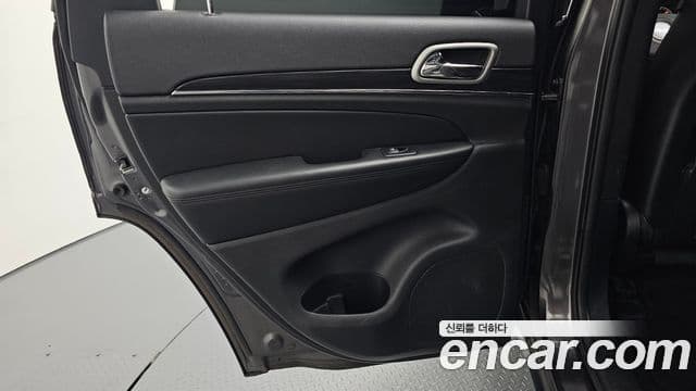 Jeep Grand Cherokee 2019 — Şəkil 34/34
