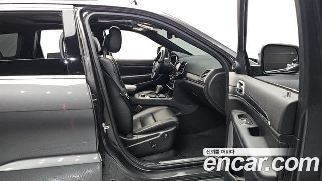 Jeep Grand Cherokee 2019 — Şəkil 6/34