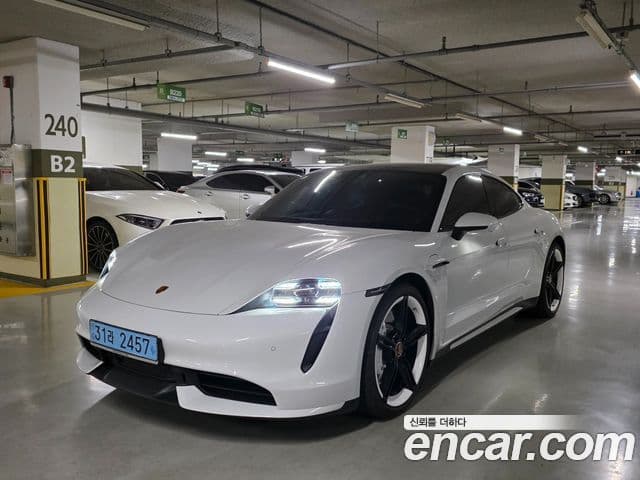 Porsche Taycan 2022 — Photo 7/19