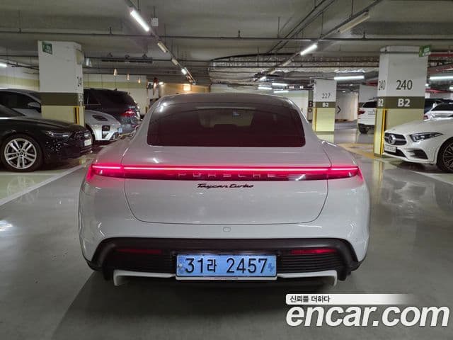 Porsche Taycan 2022 — Photo 4/19