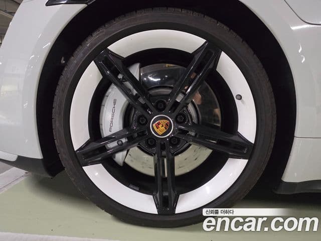 Porsche Taycan 2022 — Photo 9/19