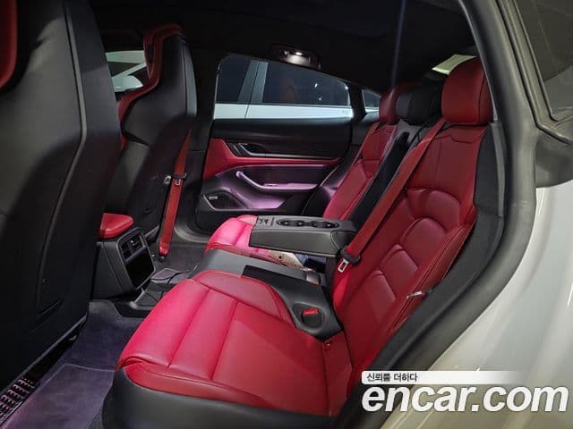 Porsche Taycan 2022 — Photo 2/19